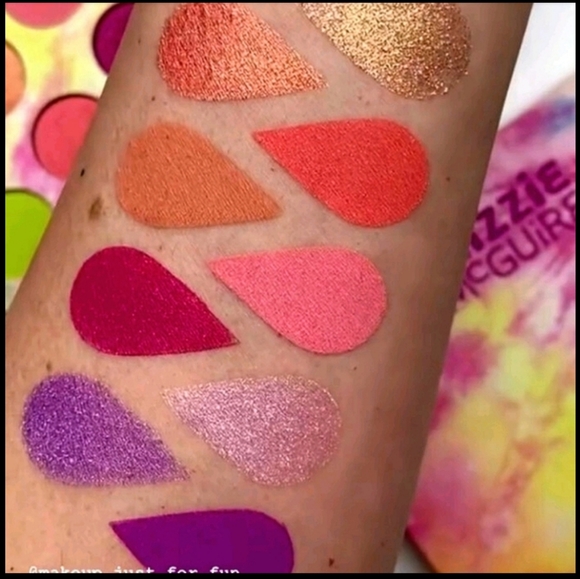 Lizzie McGuire Eyeshadow Palette - Picture 7 of 16